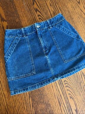 ELLEMENNO Medium Blue Denim Mini Skirt with Front Zip and Patch Pockets (L-115)